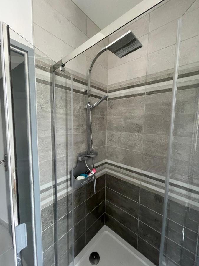 Maison Chaleureuse Avec Terrasse Privative Proche De La Gare Et Du Centre-Ville 로슈포르 외부 사진